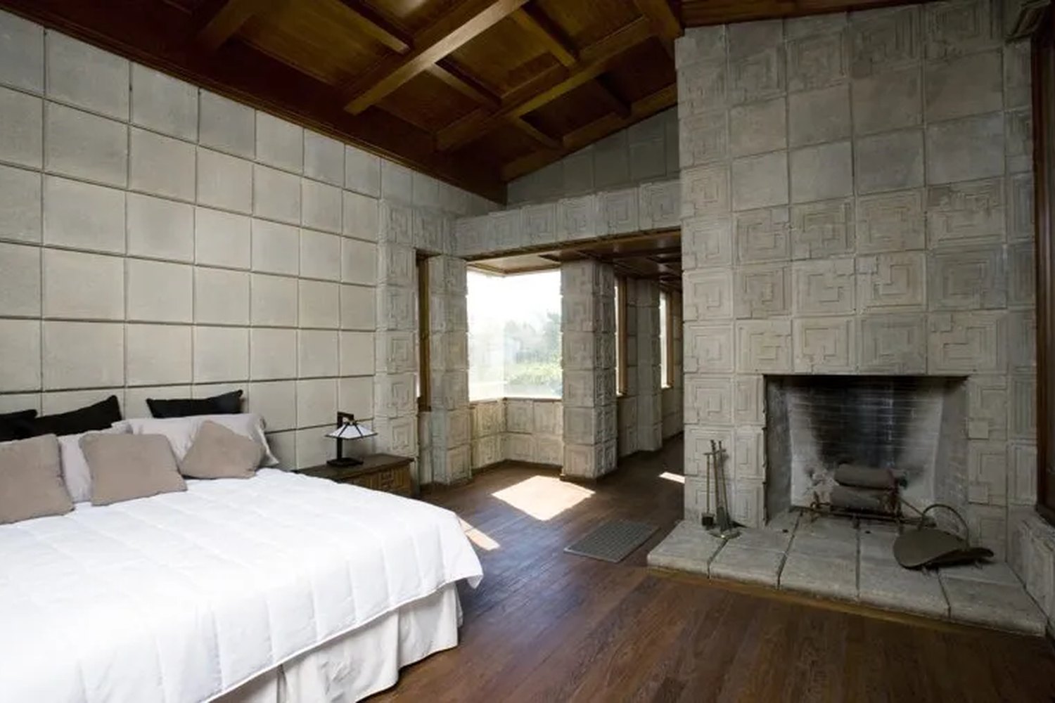 Ennis Residence — photograph 6 of 6