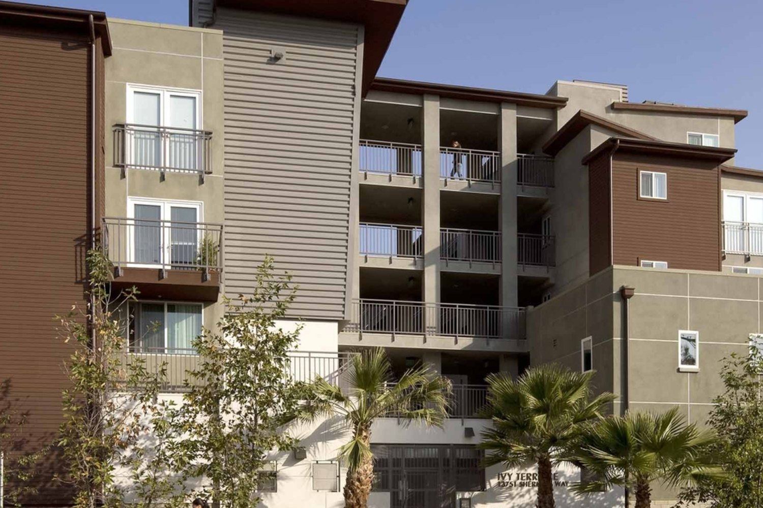 Ivy Terrace Apartment — photograph 1 of 3