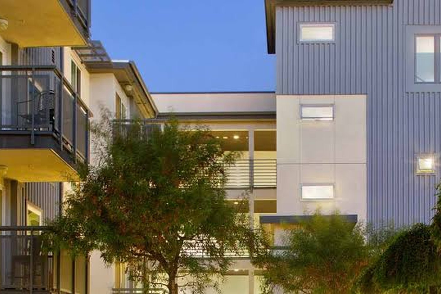 Rio Vista Apartments (3000 Verdugo Road, Los Angeles CA) — photograph 3 of 5