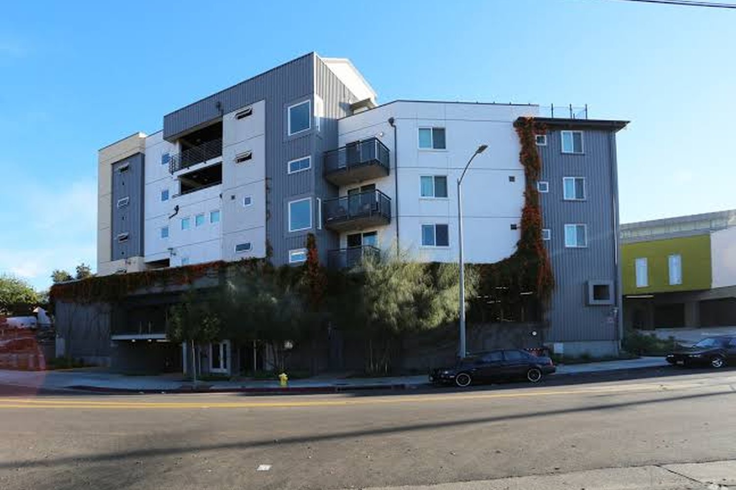 Rio Vista Apartments (3000 Verdugo Road, Los Angeles CA) — photograph 1 of 5