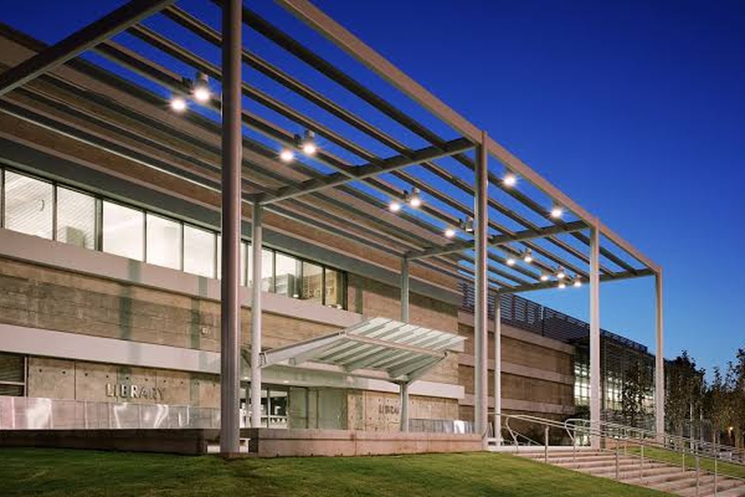 Santa Monica College Temporary Library — photograph 2 of 3