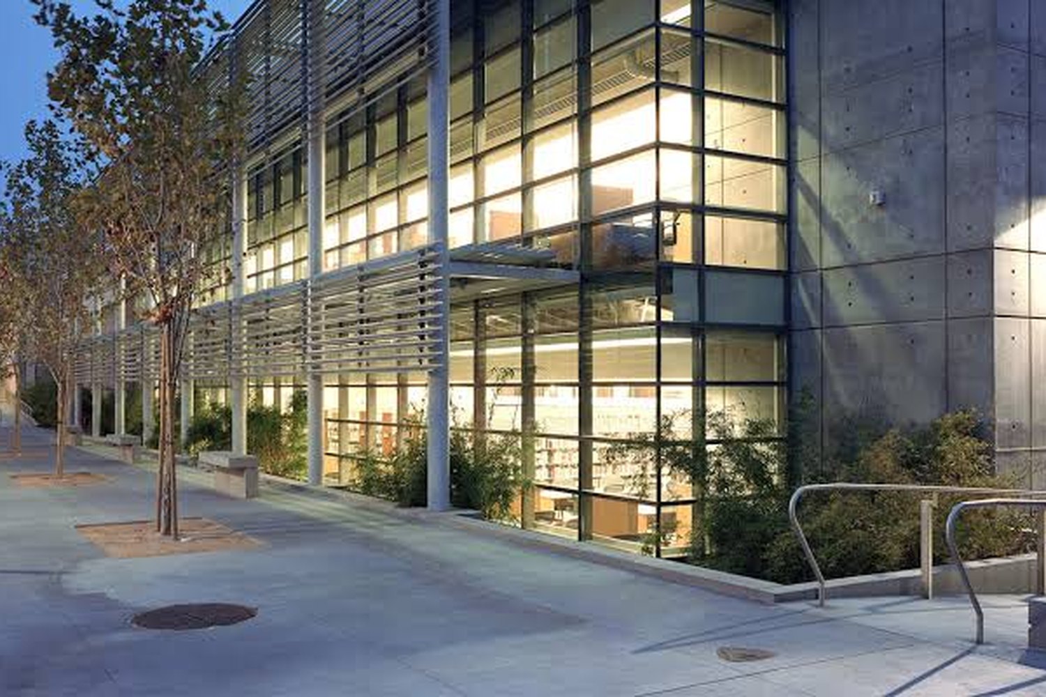 Santa Monica College Temporary Library — photograph 1 of 3