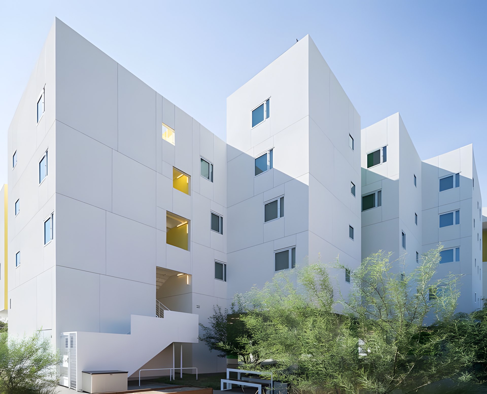 Crest Apartments — photograph 1 of 3