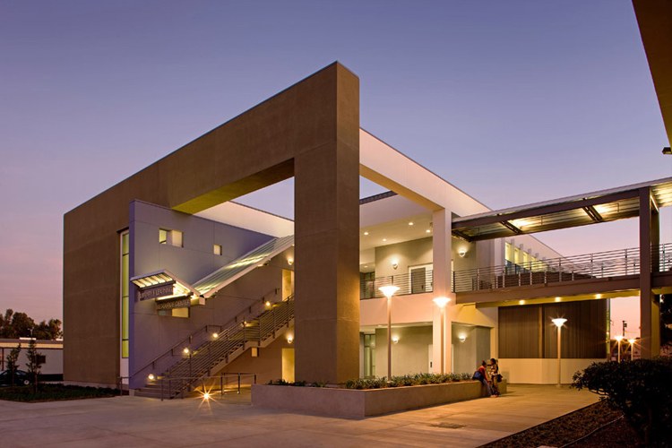 LBCC Learning Resource Center — photograph 1 of 3
