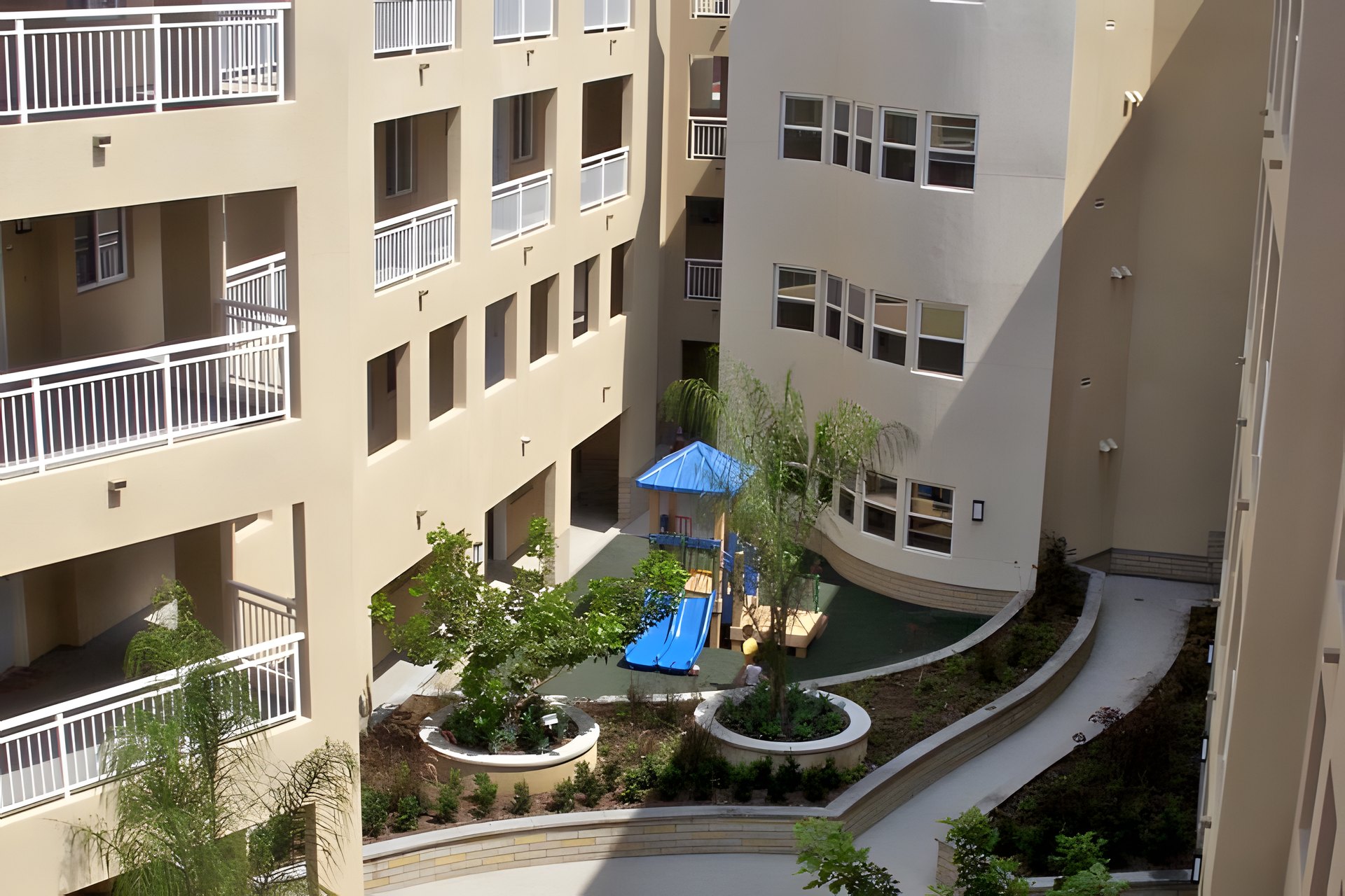 Mariposa Place Apartments — photograph 1 of 7