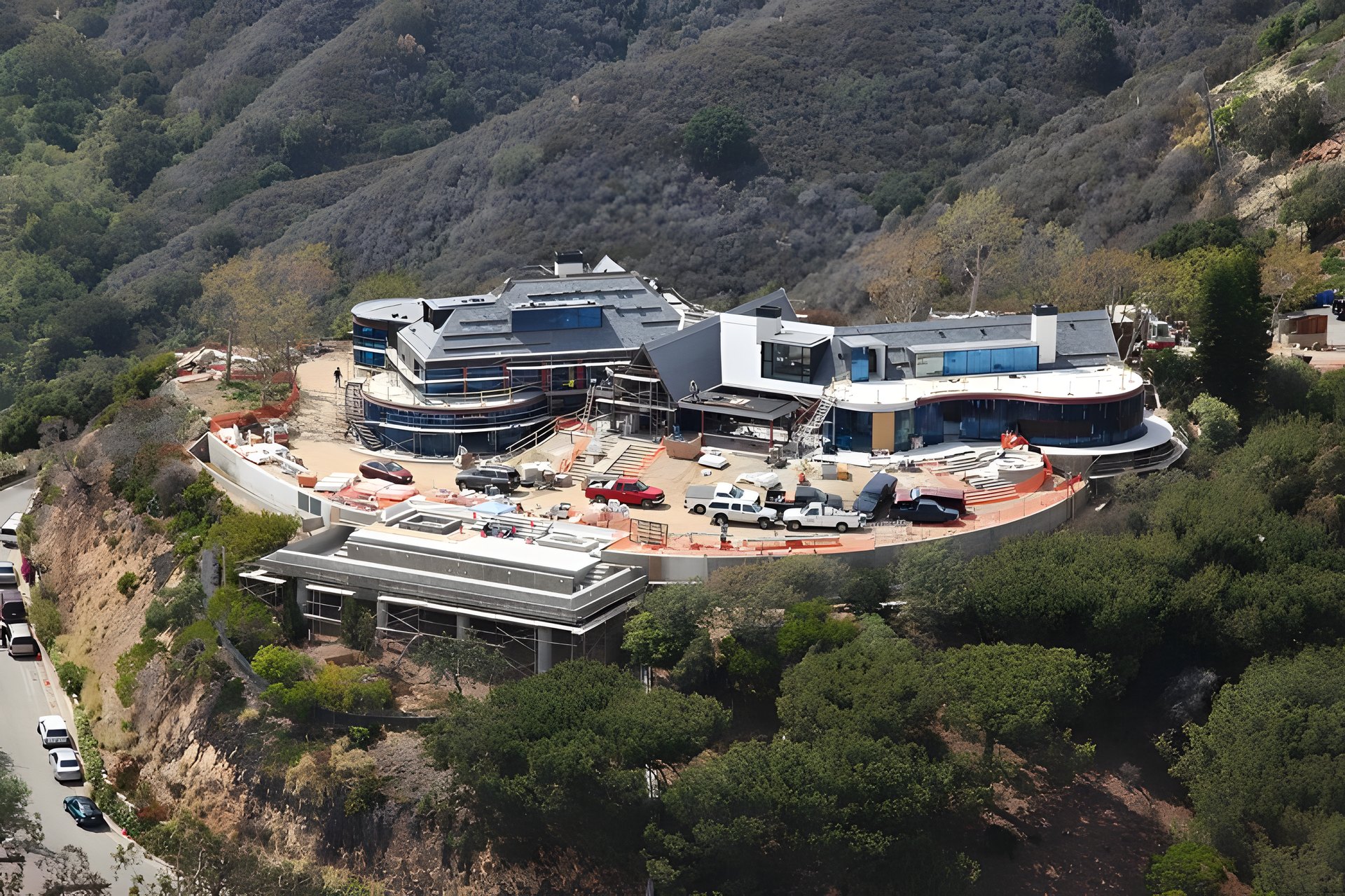 Ostin Residence — photograph 1 of 2