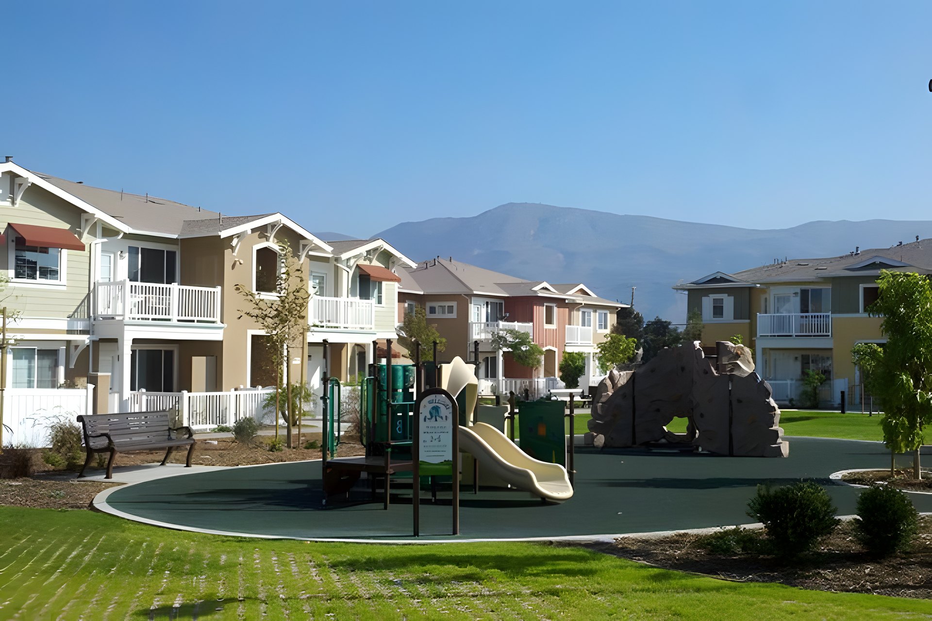 Paseo Santa Clara — photograph 1 of 2