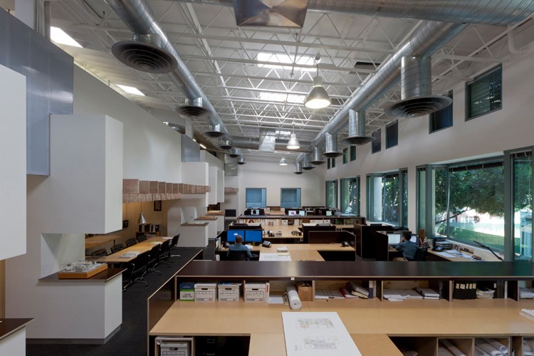 Studio 2010 — photograph 4 of 7