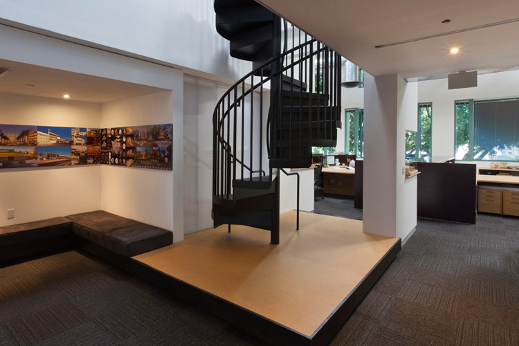 Studio 2010 — photograph 5 of 7
